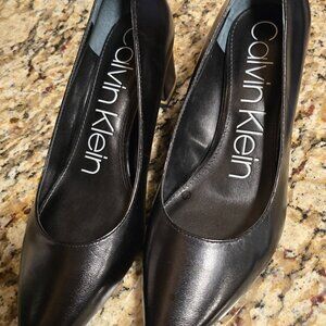 New Black Leather Calvin Klein Pointed Toe Pump with Gold Detail Size 8